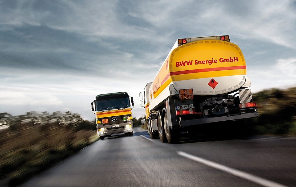 Tankwagen von BWW Energie GmbH liefert Heizöl